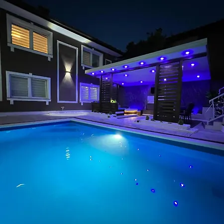 Vila By Expert Delux *