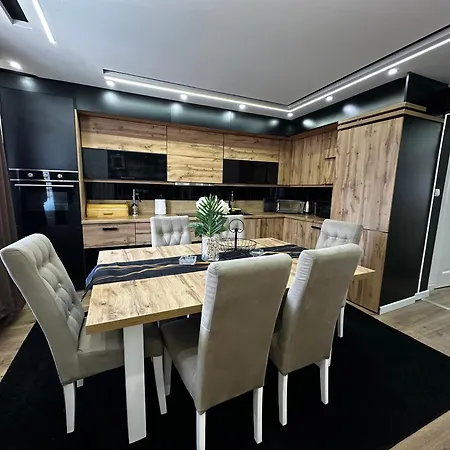 Vila By Expert Delux *